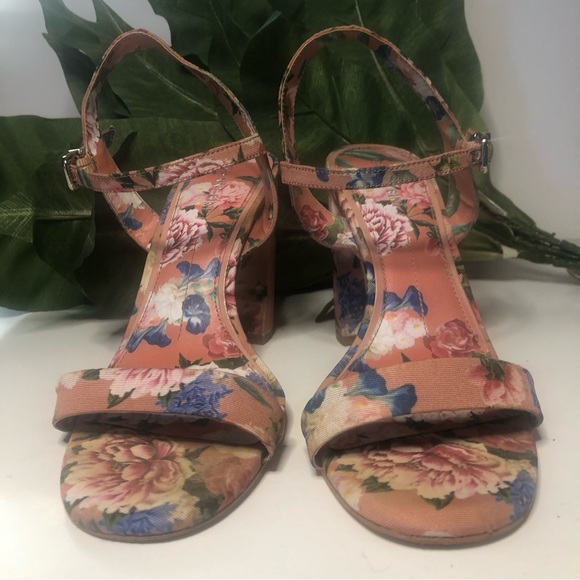 Gianni Bini Floral Block Heel Sandal - Picture 5 of 8